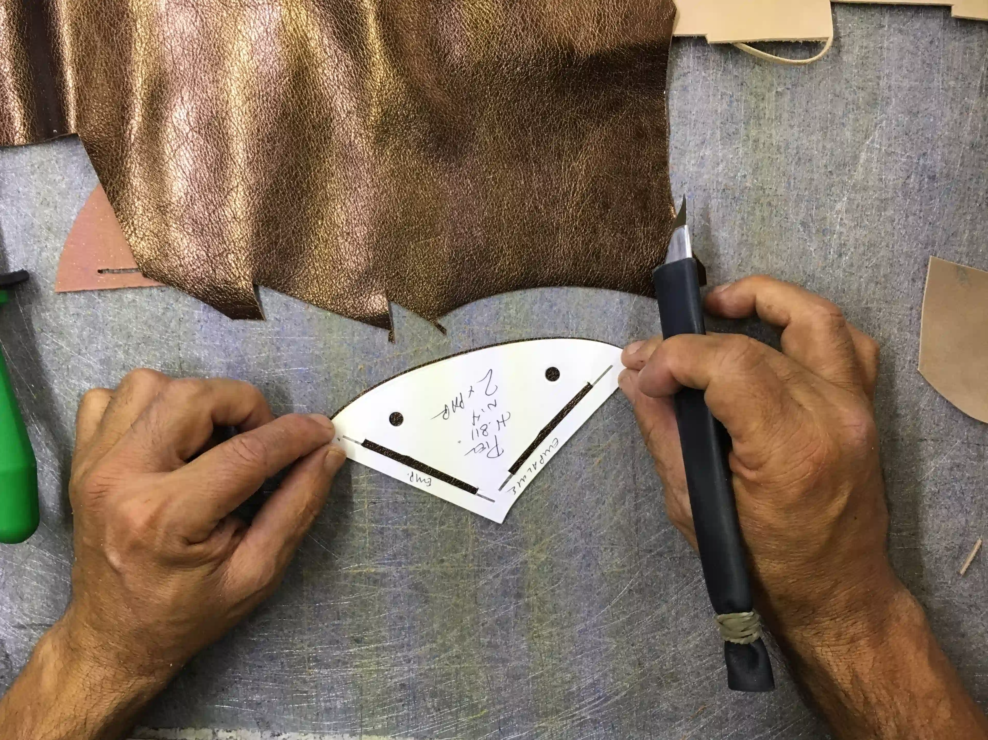 Artesano trabajando